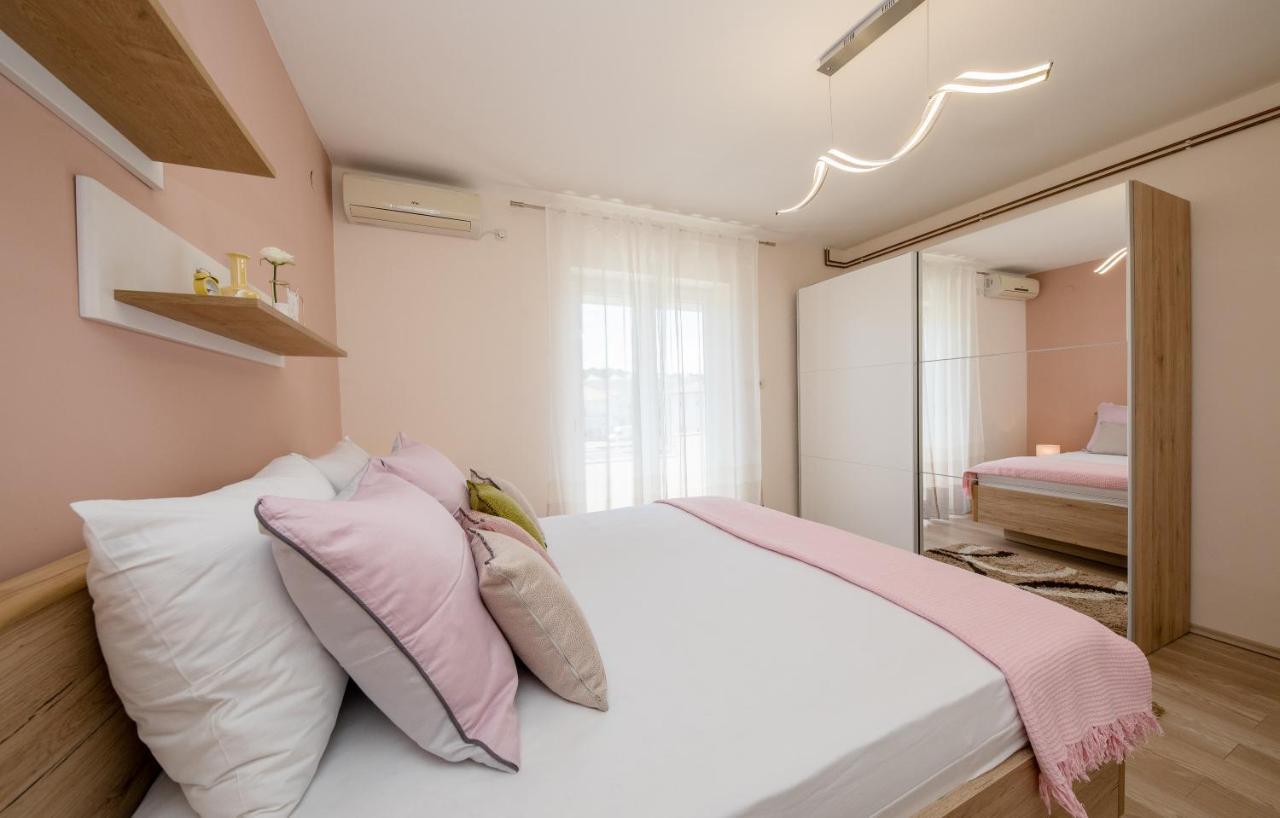 Apartments Luka ラブ エクステリア 写真
