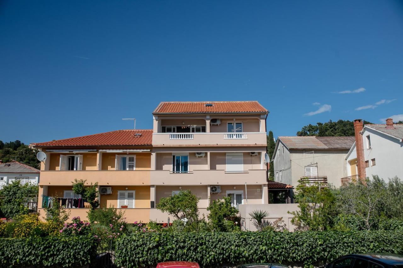 Apartments Luka ラブ エクステリア 写真